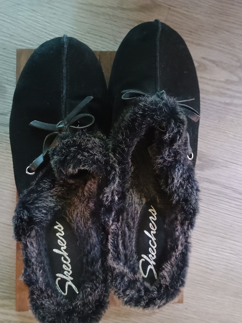 Skechers Women's Black Faux-Fur Trim Slip-On Slippers
